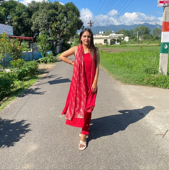 Red kurta set for women - Picture 2 of 3